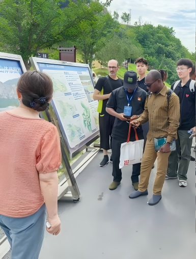 27名国际学员打卡江夏灵山：这里的改变超乎想象！